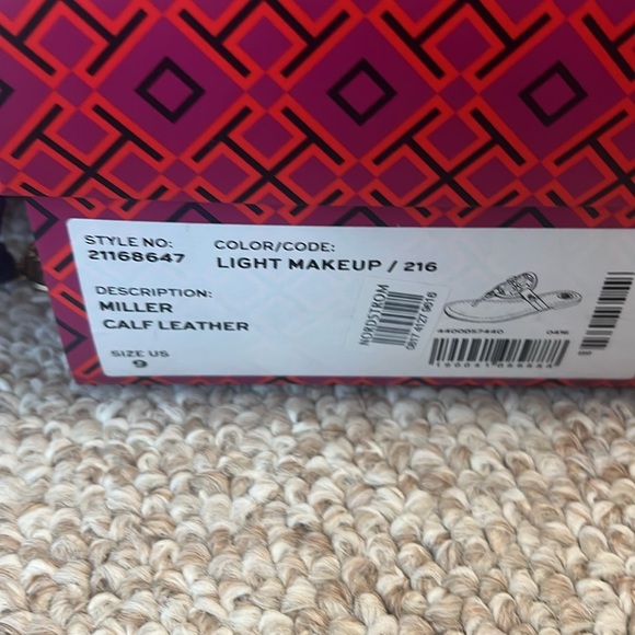 Tory Burch Miller Leather Sandals-Light Makeup- Size 9
W/Box And Dust Cover - Picture 2 of 9